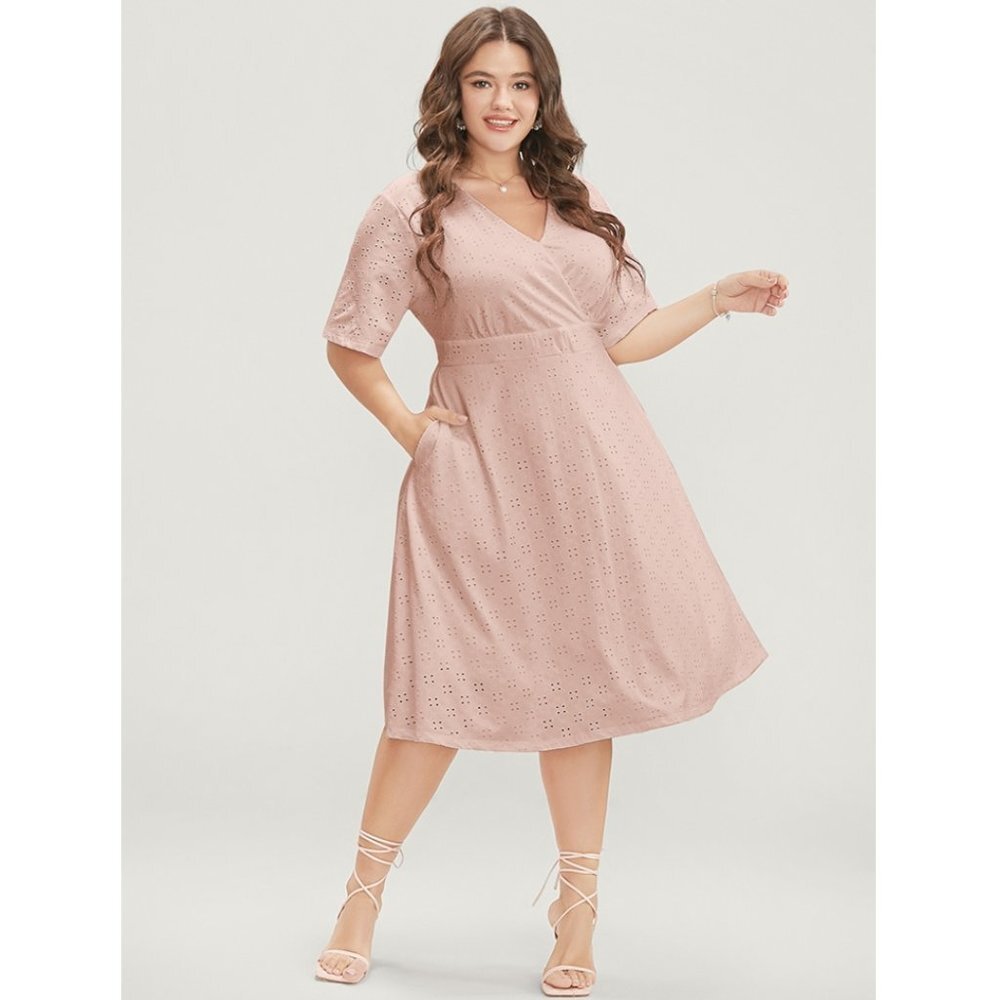 NWT BloomChic Dusty Pink Solid Pocket Laser Cut Surplice Neck Knee Dress 28/5X